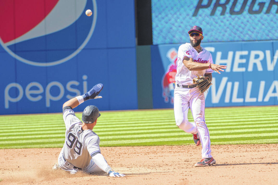 Aaron Boone ejected after play in Yankees win over Guardians