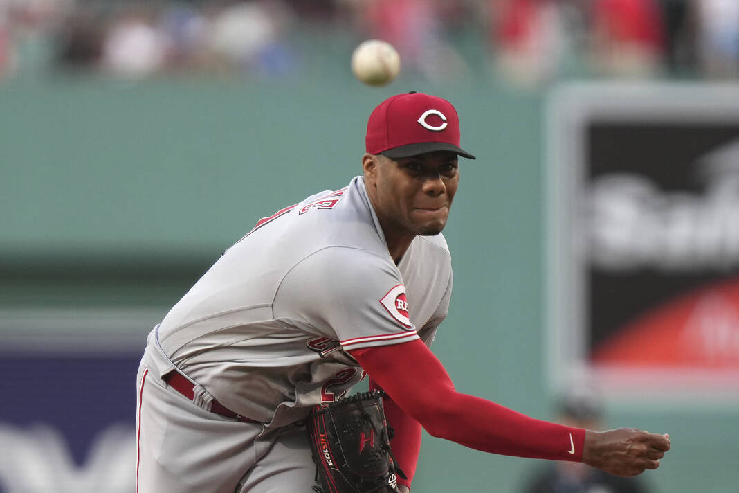 Reds fall to Red Sox 
