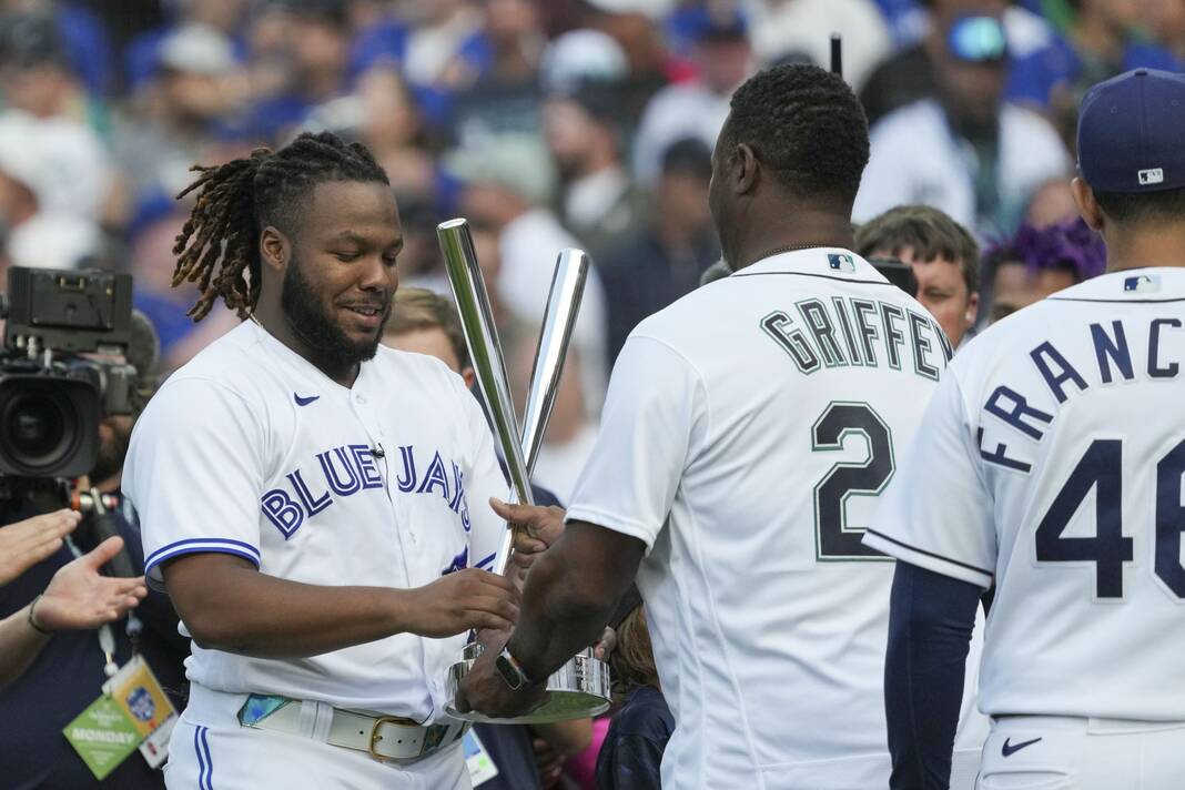 Guerrero Jr. joins father as home run derby champ 