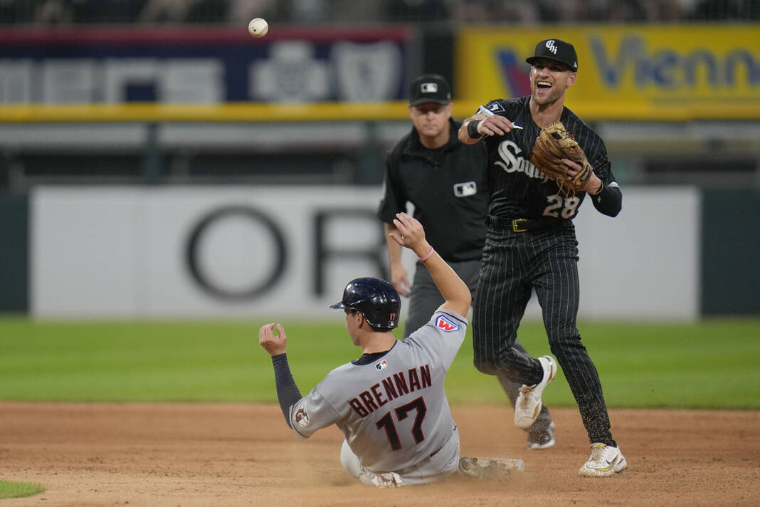 White Sox feeling good about getting Nastrini, Lee in Friday's trades;  blank Guardians 3-0