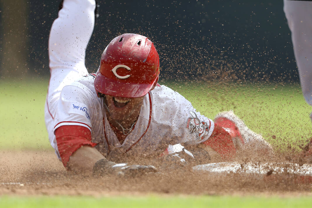 Cardinals RHP Miles Mikolas, manager tossed after hit batter