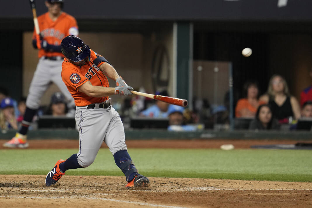 Houston Astros pitcher Jose Lima throws a pitch in the second